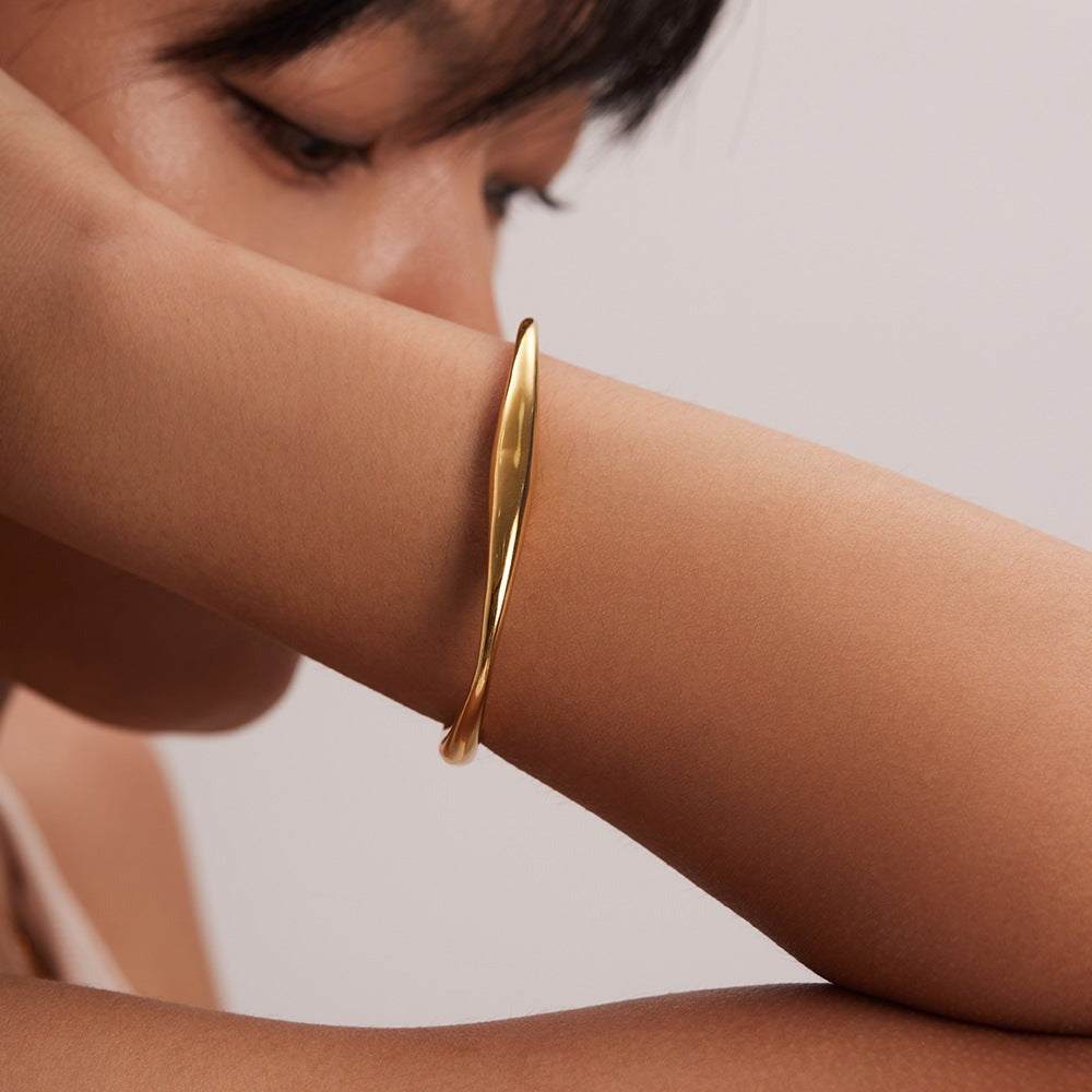 Women's Gold-Tone Minimalist Wave Bangle