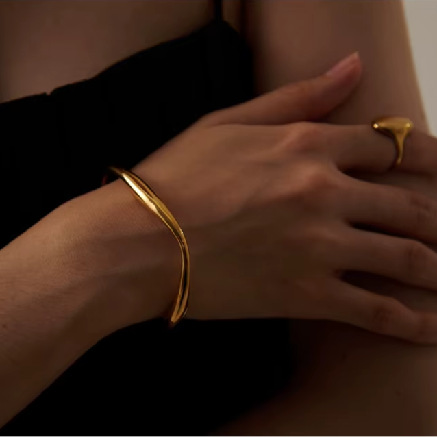 Women's Gold-Tone Minimalist Wave Bangle