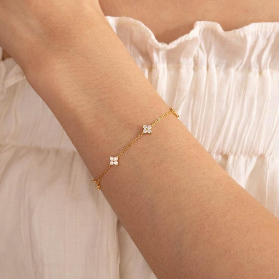 Women's Delicate Bracelet with Crystal-Style Accents