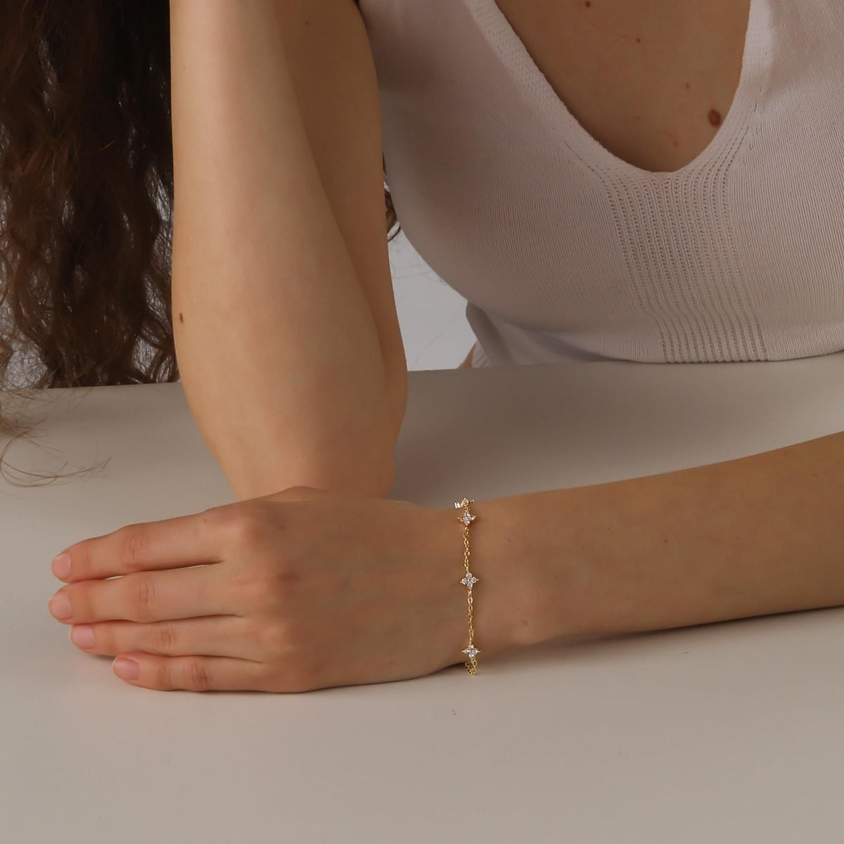Women's Delicate Bracelet with Crystal-Style Accents